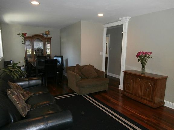 4th image of 1504 Leslie Ave