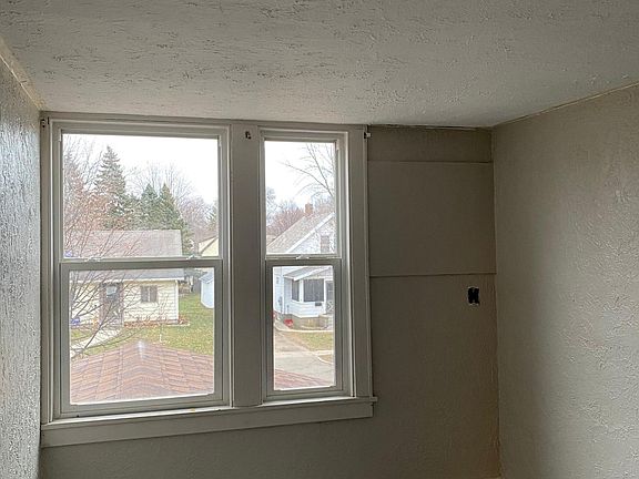 5th image of 3-516 Ann St SE #3