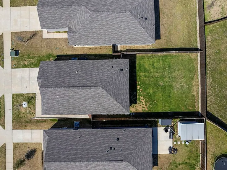 718 Trestle Dr — Photo 32