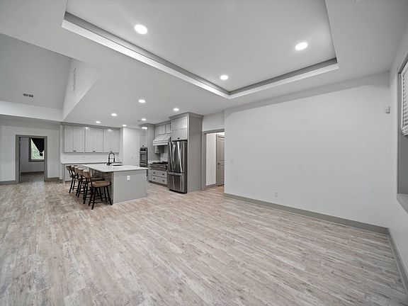 4th image of 5065 Seymour Rd