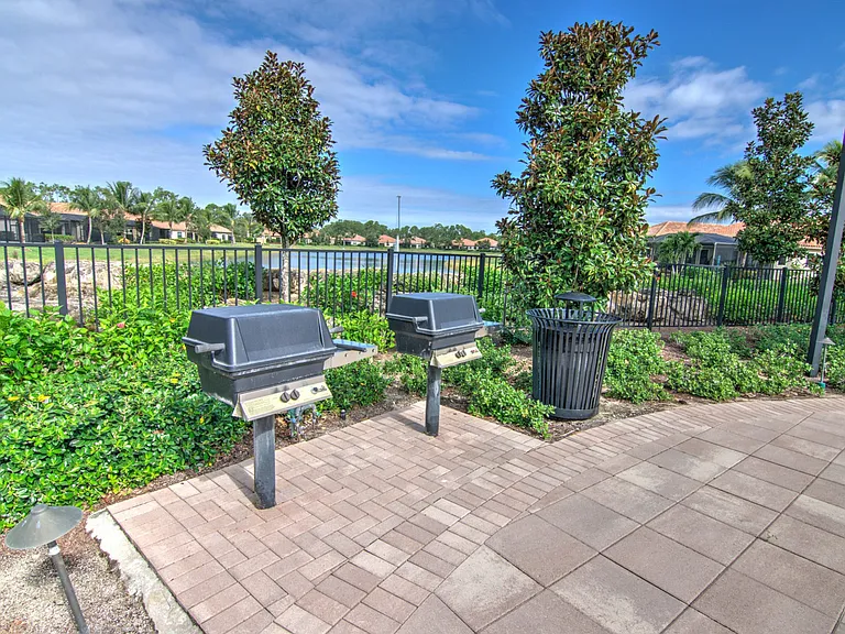 9385 Isla Bella Cir #ID1049687P — Photo 31