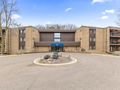 5697 Green Circle Dr APT 213, Minnetonka, MN, 55343