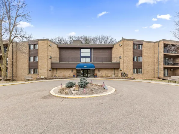5697 Green Circle Dr APT 213, Minnetonka, MN 55343