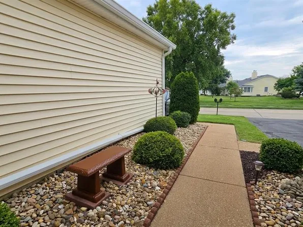 3961 Grand National Dr, Florissant, MO 63034