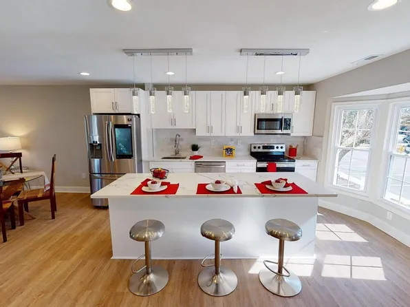 1402 Mara Vista Ct, Crofton, MD 21114