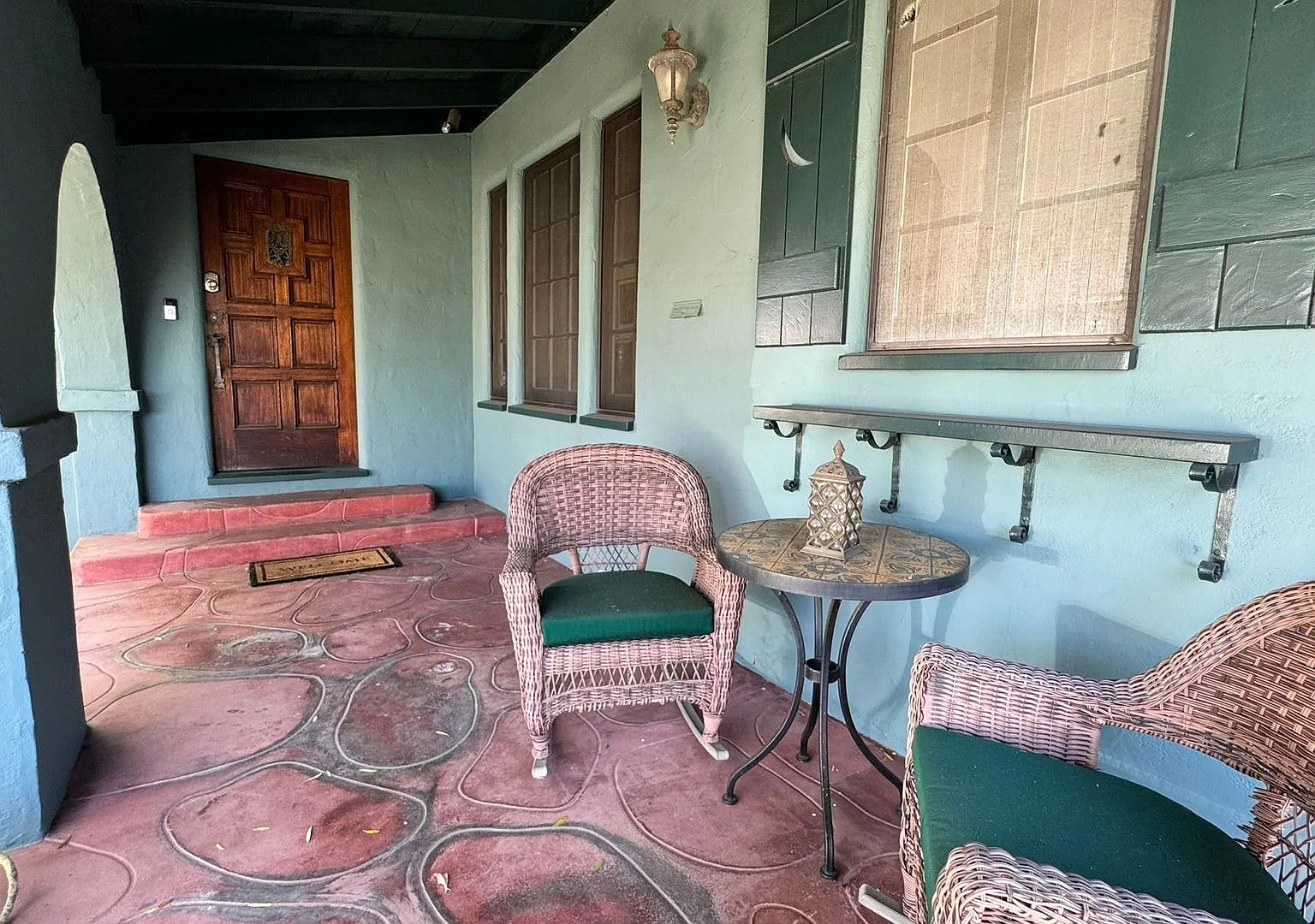 Beautiful Spanish Style Home with Lush Yard — Photo 4