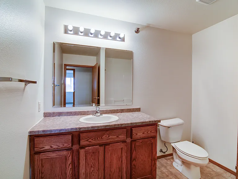 Dakota Point Apartments — Photo 7