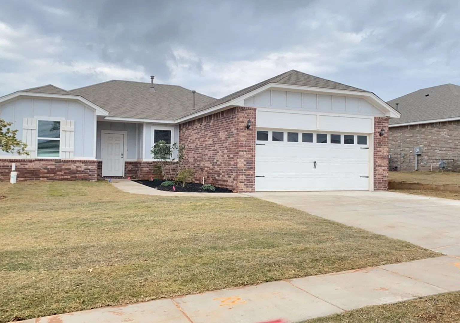 3 Bedroom 2 Bathroom 2 Car Garage Home in Oakdale School District — Photo 1