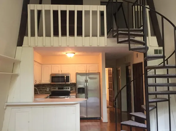 3200 Rim Cove Dr, Cumming, GA