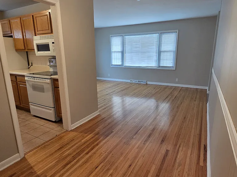 5526 Cedar St — Photo 5