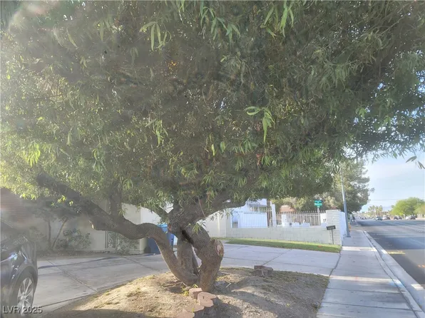 3833 S Eastern Ave, Las Vegas, NV 89169