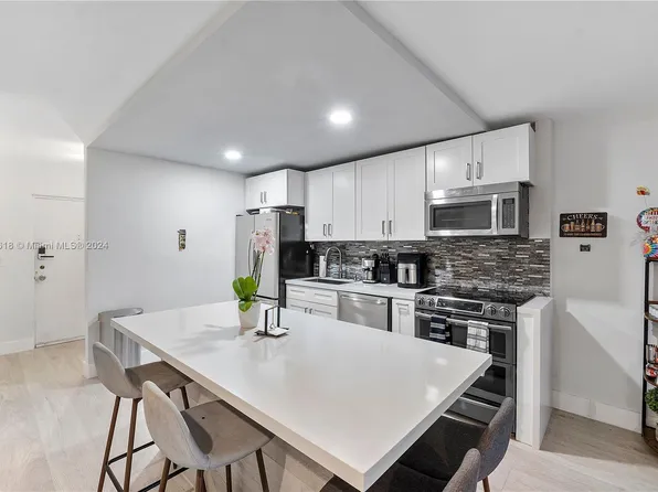 7100 NW 17th St APT 315, Plantation, FL 33313