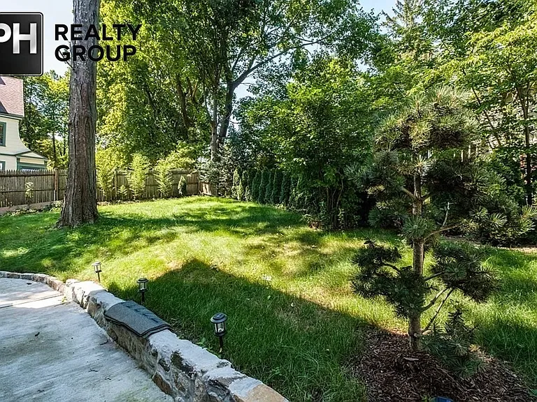 161 Walnut St #1 — Photo 22