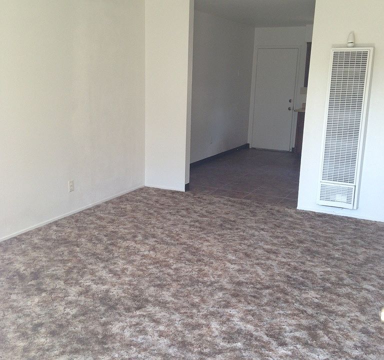 2nd image of 215 N H St APT D