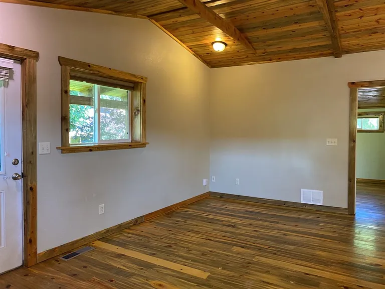 517 Endicott St — Photo 26