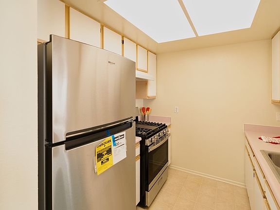 5th image of 553 S Saint Andrews Pl APT 309