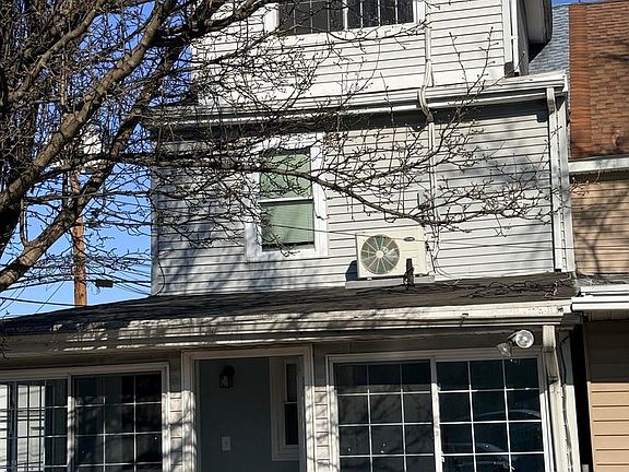 3rd image of 416 Saint Mary St
