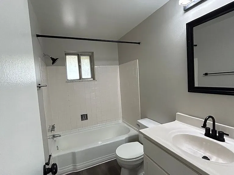 Coventry Court Townhomes — Photo 81