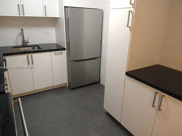 6039 Collins Ave #407 — Photo 15