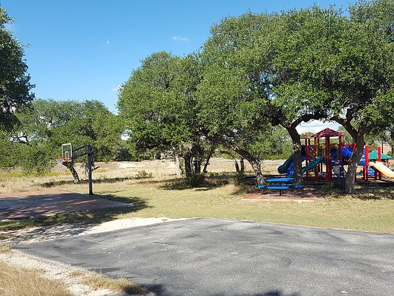 Play area 2 blk from Lot