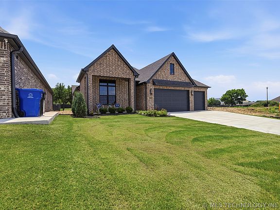 2nd image of 3809 W Laredo Pl