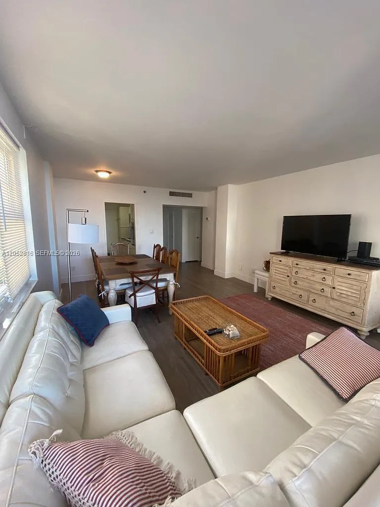 The Decoplage Condo — Photo 4