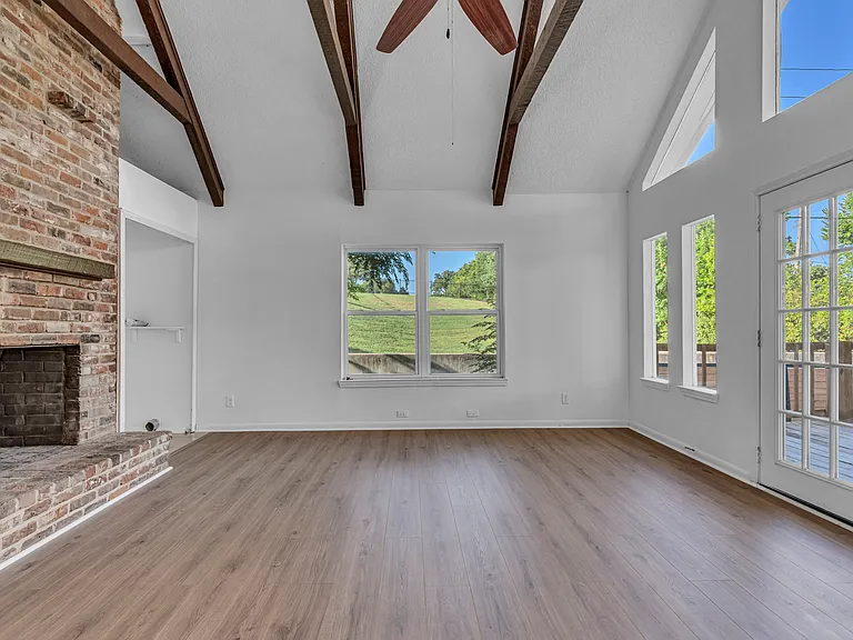 508 Whittle Way — Photo 7
