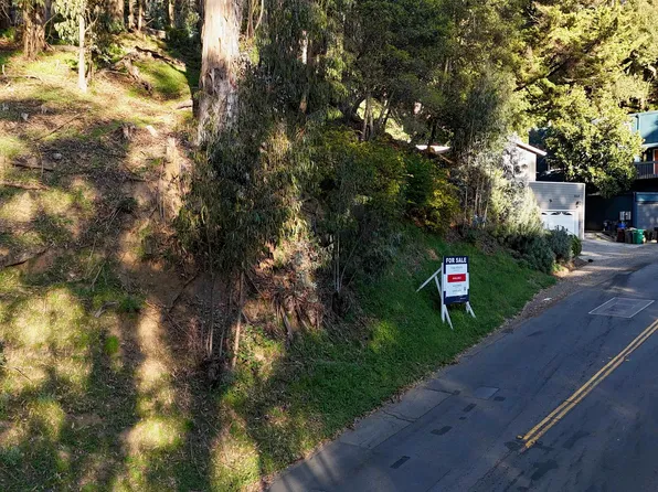 5847 Ascot Dr, Oakland, CA 94611