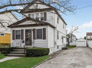 6 Pine Ln, Valley Stream, NY 11581