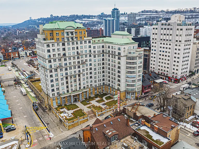 135 James St S #1401 — Photo 31