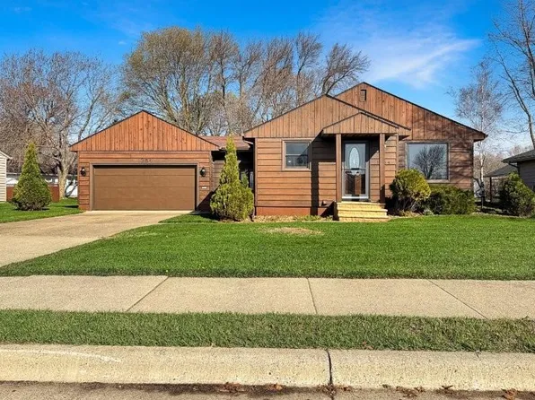 1254 S State St, Fairmont, MN 56031