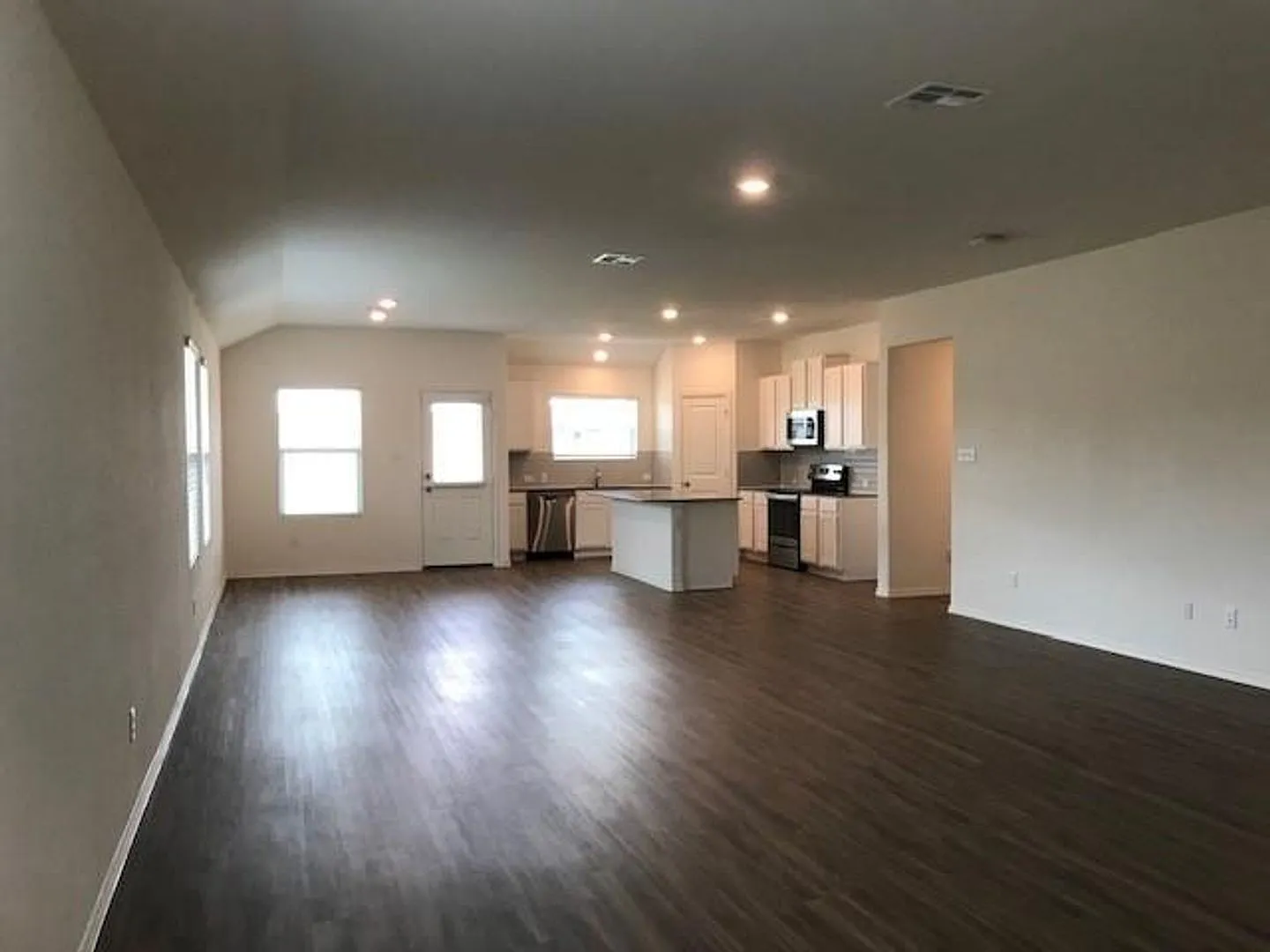 Conveniently Located 4 Bed / 2 Bath Hutto Home — Photo 2