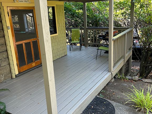 5th image of 541 Holly St
