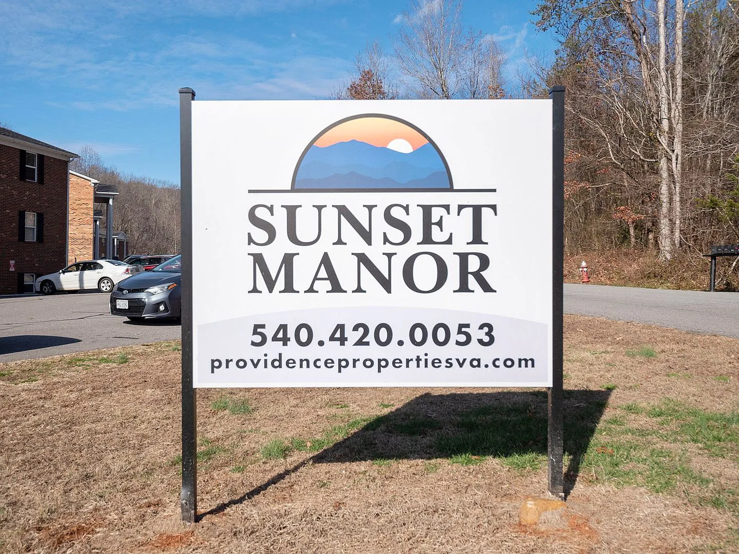 Sunset Manor Apartments — Photo 2