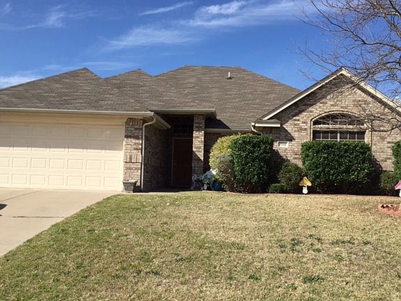 2nd image of 934 Benjamin Dr