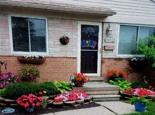 19412 Gaynon Dr, Clinton Township, MI 48035