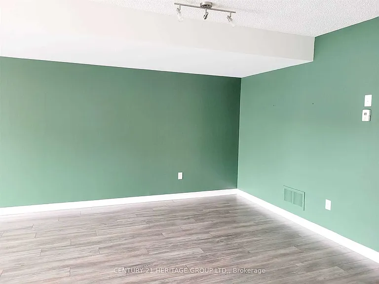 53 Ferndale Dr S #4 — Photo 12