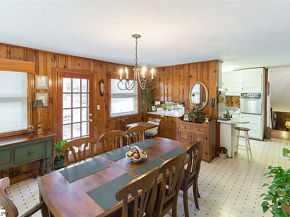 5th image of 210 Yorkshire Dr
