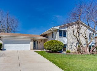 1440 Volkamer Trl, Elk Grove Village, IL 60007