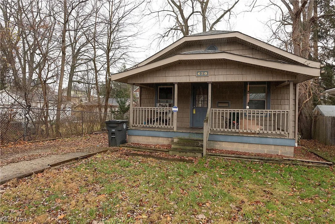 620 Evans Ave photo 1