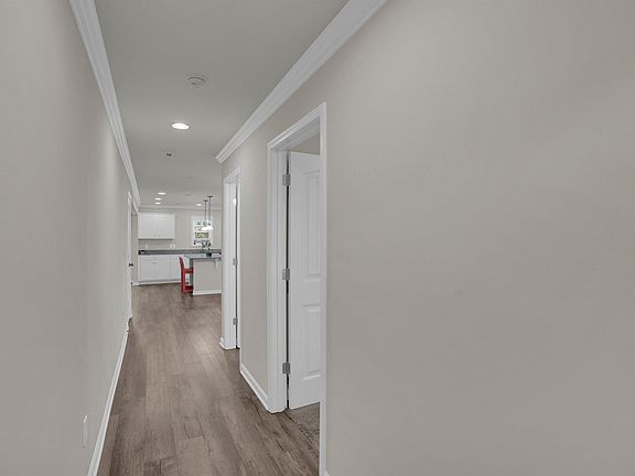 4th image of 275 Niblick Dr