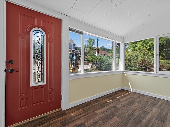 2nd image of 326 Pine St
