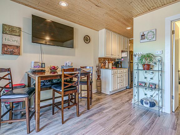 3rd image of 1085 Bluewater Dr #101