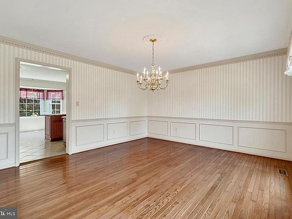 4th image of 9903 Cobblestone Dr