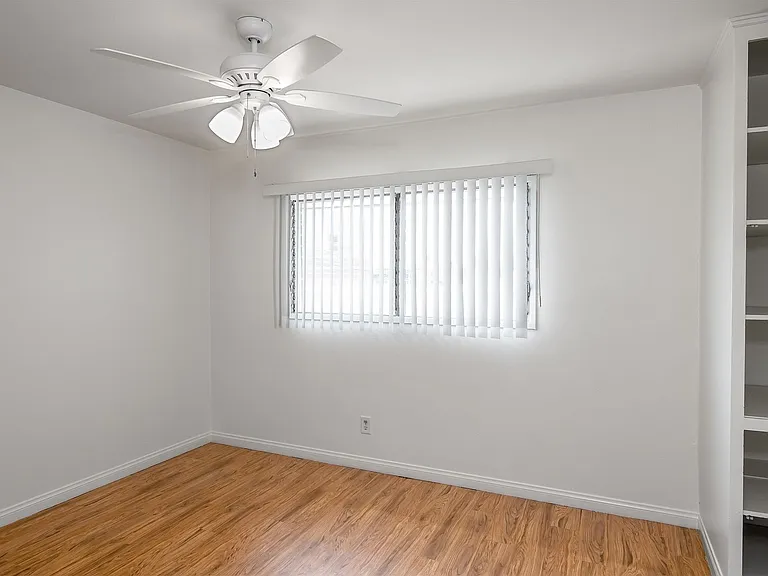 650 W Wilson Ave — Photo 7