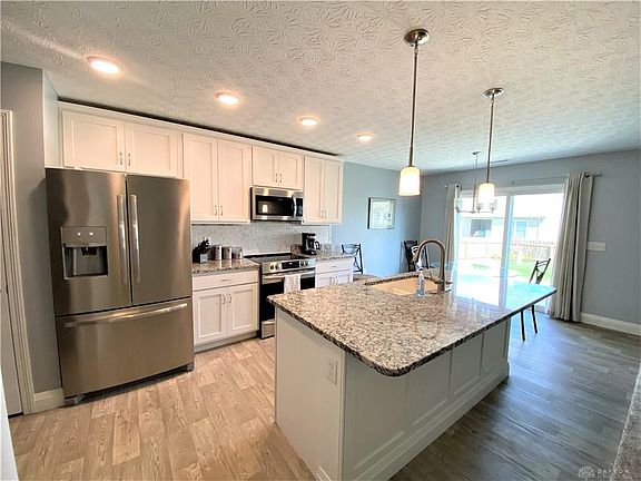 5th image of 105 Hill Cir