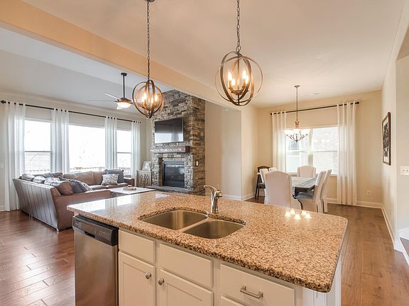 4th image of 2116 English Garden Way