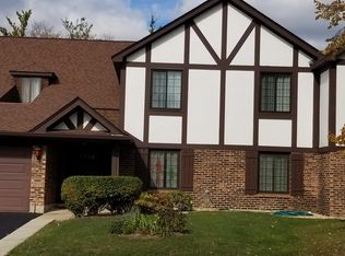 1718 Lakecliffe Dr APT C, Wheaton, IL 60189