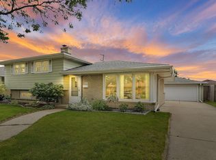 823 Montclair Dr, Racine, WI 53402