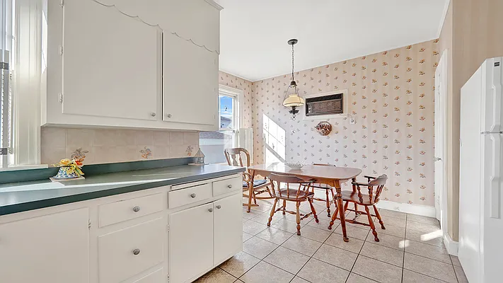 Sold by Remax Real Estate Professionals | media 19